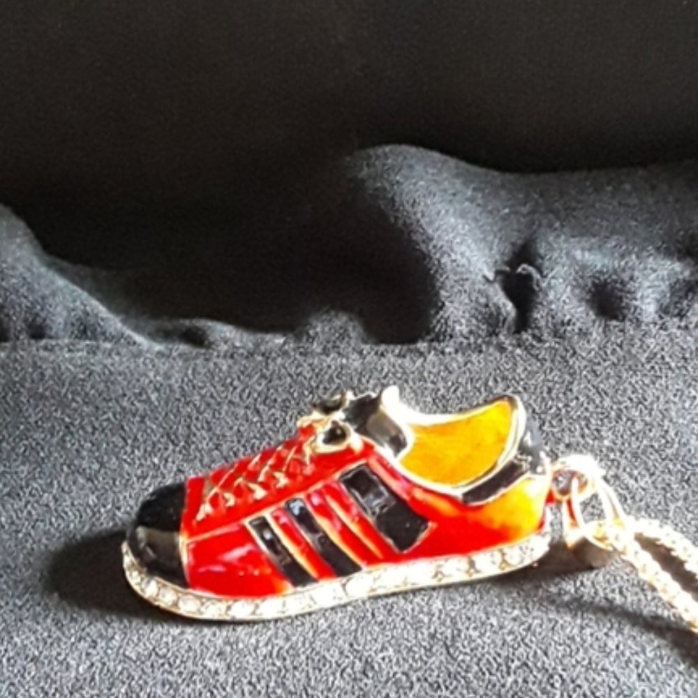 CRYSTAL SHOE NECKLACE